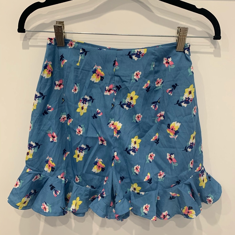 NASTY GAL Florida Keys Ruffle Short - Picture 2 of 4